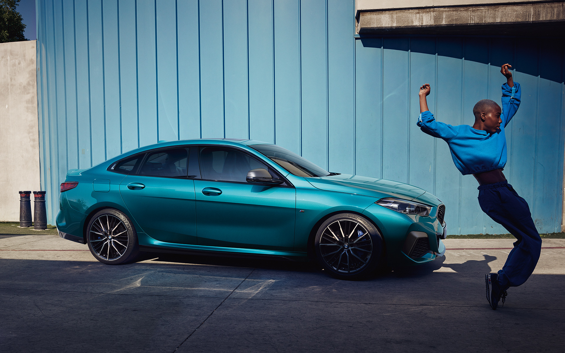 La silhouette attrayante de la BMW Série 2 Gran Coupé F44 en Snapper Rocks Blau metallic F44, vue latérale