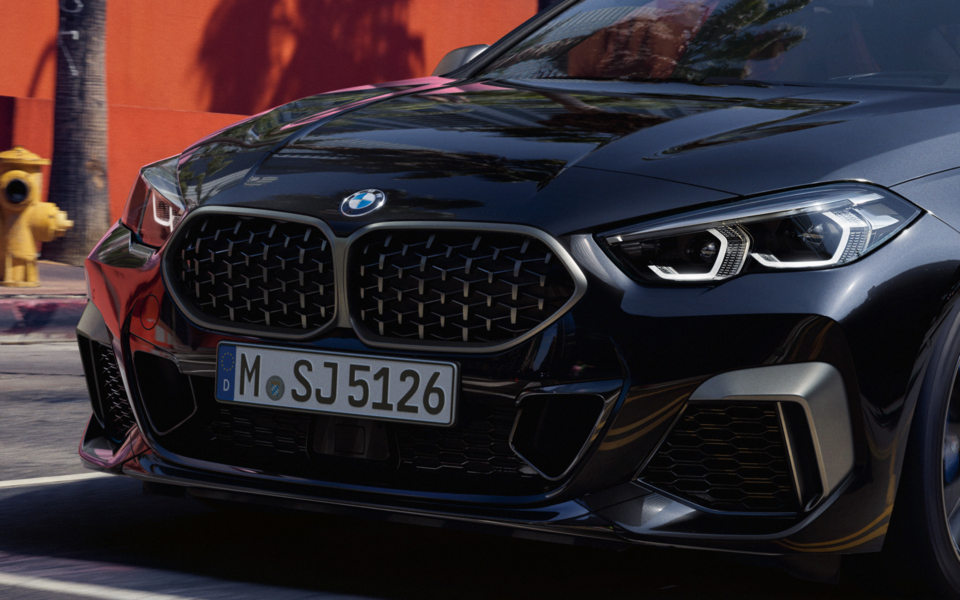 Design avant de la BMW M235i xDrive Gran Coupé F44 2020 Black Sapphire metallic, vue de trois quarts avant